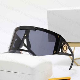 Designer Luxury Sunglasses Fashion Men Femme Femme Eapièmes en plein air Drive Summer Summer 7 couleurs Top Quality 260r