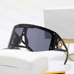 Designer Luxury Sunglasses Fashion Men Femme Femme Eapièmes en plein air Drive des vacances Summer 7 couleurs Top Quality 295b