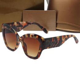 Lunettes de soleil de luxe de concepteur avec boîte de lunettes de haute qualité élégantes en plein air rose rouge noir 6 couleurs pour femmes UV400 zx323265W