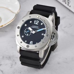 Designer Luxury Watches à 2 broches Semises semi-fonctionnales Running Mens High Quality Fashion Fashion Rubber Strap Watch P87342