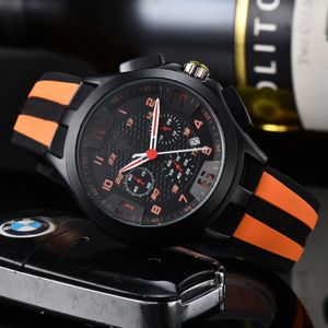 Designer Luxury Watches à 6 broches Chronographe complet de chronographe Secondes Running Men de haute qualité High De-Give Fashion Rubber Strap Watch F5546
