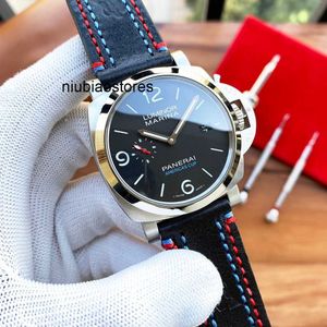 Designer Luxury Watchs Watchs Watchs for Mens mécanical Mouvement automatique Miroir Sapphire Miroir 44 mm Caoutchouc Sport Wrist Wrists Syku