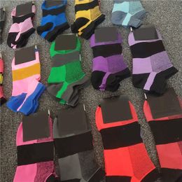 Nouvelles chaussettes à séchage rapide unisexe chaussettes courtes adulte cheville chaussette pom-pom girl chaussettes multicolores bonne qualité avec étiquettes