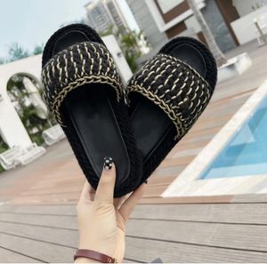 Diseñador de lujo para mujer MULES mujer Sandalias de punto trenzado Zapatillas Diapositivas negro blanco zapatilla dama diapositiva Playa casual zapatos al aire libre Negro