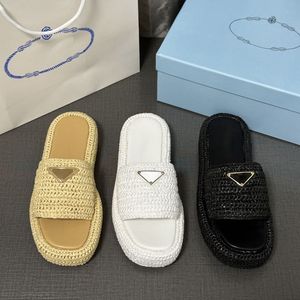 Designer luxe dames sandalen modeplatform rattan geweven metalen driehoek label slippers zomer strandschoenen buiten het huis