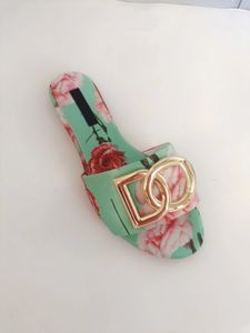 Designer luxe femmes sandales tête ronde sexy fleur couleur lettres talon plat tongs semelles en cuir véritable strass sandales EU35-42 avec boîte