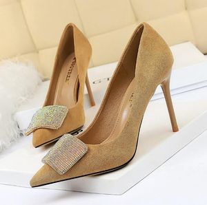 Designer Luxe Vrouwen Vintage Pumps Suede Stiletto Lady Rhinestone Square Gesp Verse Ondiepe Mond Puntige Lady Office Jurk Schoenen