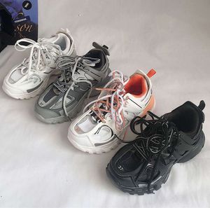 Designer Luxury Womens Mens Casual Shoe Track 3.0 LED Sneaker LED LETHED GOMMA Leather Trainer en nylon Plateforme imprimée Sneakers Men Light Trainers High Quality Shoes345