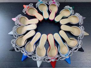 Designer Mach Heel Femmes Dress Shoes Mach Satin Bow 100 Silk Crystal Pompes Fashion Lady High Heel Sandales Classic Ladies Luxury Wedding Party Sandale