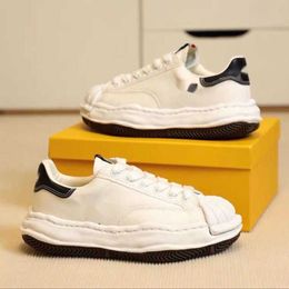 Designer Maison Mihara Yasuhiro Miharas Chaussures décontractées Men Femmes Low Top Sole Toie chaussure en cuir triple noir blanc Blanc Original Sole Cap Sneakers Mens Trainers