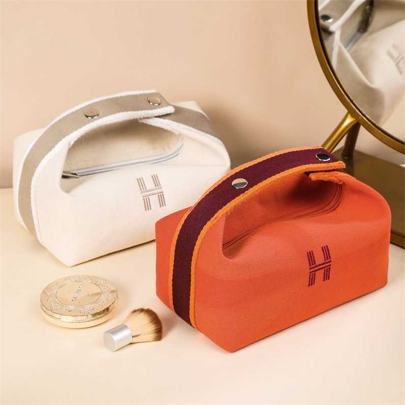 Bolsas de maquillaje de diseñador bolsas de hermos de lujo con sentido avanzado sencillo y portátil almacenamiento de lienzo rojo de malla de mujeres