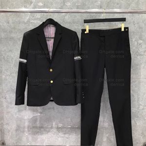 Blazer de traje de hombre de diseñador Letras T impresas Top a rayas con diferentes patrones Vestido de fiesta con decoración de botones de bolsillo Varios estilos de color