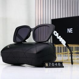 Diseñador Hombre Mujer Rectángulo de moda Gafas Gafas Diamante Unisex Diseñador Goggle UV Protección UV Gafas de sol con caja muy bonita 11 Color