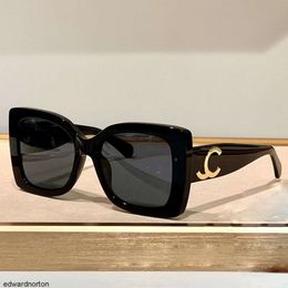 Designer Man Femmes Rectangle Lunettes de soleil Unisexe Designer Goggle Beach Sun Glasse Retro Cadre Design UV400 avec boîte Très bien 2024