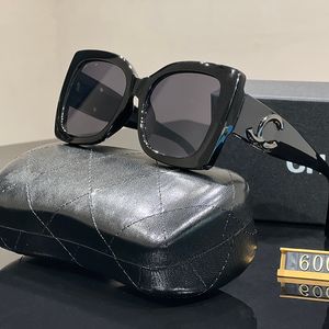 Lunettes de soleil rectangulaires de styliste pour hommes et femmes, unisexe, lunettes de soleil de plage, monture rétro, Design UV400 avec boîte très bonne