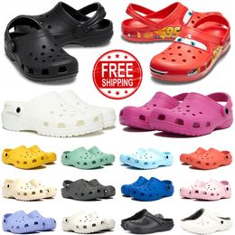 Designer croc bont klomp gesp slides sandalen slippers klassieke mannen vrouwen triple wit zwart blauw groen roze rood gratis verzending outdoor waterdichte schoenen