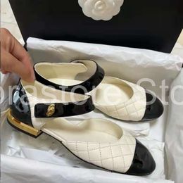 Designer Mary Jane Channel chaussures luxe rétro boucle chaussure femme bout rond filles dames Resort Beach Banquet noir blanc chaussures de ballet plates