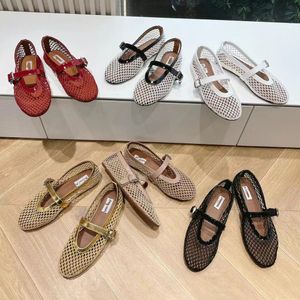 Ontwerper Mary Jane schoenen 2024 Nieuwe balletschoenen Dames Casual Flats Designer Sandalen Cutout Design Round Head Ridestone Boat Shoes Luxe lederen geklonken schoenen