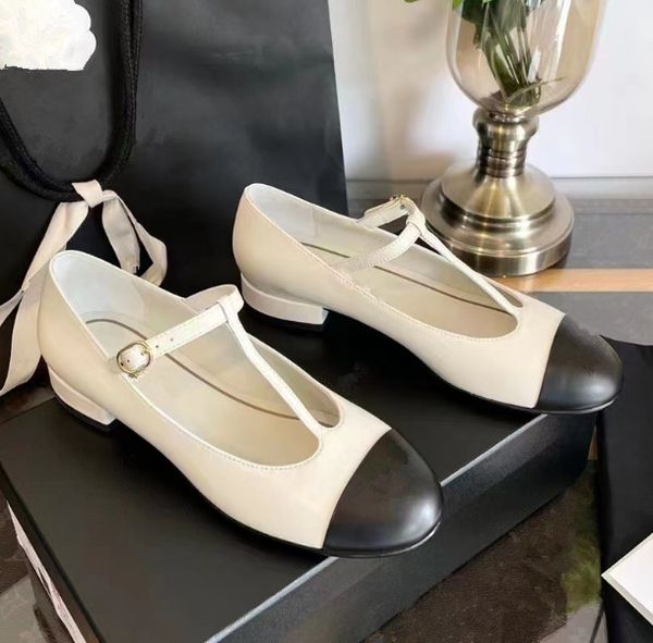 Designer Mary Jane Shoes Retro Buckle Girls Chaussures Femmes Hollow Out Lacets Ladies Resort Bel Banquet noir blanc plat plat plat chaussures