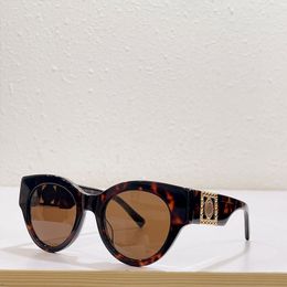 Diseñador Hombres y mujeres gafas protectoras gafas de sol moda lujo a estrenar 4438 Protección UV restaurar marco tapado moda caja aleatoria
