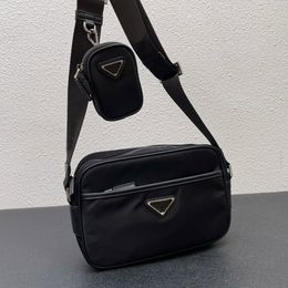 Designer mannen tas nylon crossbody tas heren en vrouwen schoudertas 2 delige set zwarte portemonnee driehoekige metalen plaat mobiele telefoon tas Mode heren crossbody camera