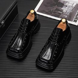 Designer Men Black Wit Rivet Oxfords Casual schoenen Homecoming Dress Wedding Prom Spike Shoes Sapato Social Zapatos D2A35