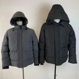 Men de diseñador Down Parkas Jackets canadiense Invierno Poplarón con capucha gruesa Sutwears Caballeros calientes Calientes Cumas frías Protección a prueba de viento Tener el logotipo correcto