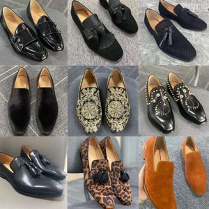 Designer Men Formele schoenen Lederen kledingschoenen Zwart puntige teen Rhinestone Spikes Business Work Work Feestschoenen Classic Loafers Shoe 38-48 met doos No492-8