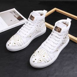 Designer Hommes Bottes de course chaussures Schuhe scarpe zapatilla Sport Skateboard Ones High White Outdoor Trainers Sneakers