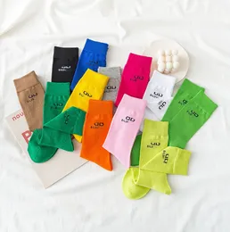 Calcetín de diseñador para hombres y mujeres Carta Color del arco iris Pareja Mismos calcetines Algodón Personalidad Moda Estilo preppy