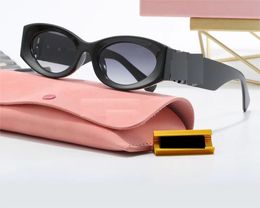 Des lunettes de soleil pour hommes et femmes avec des lentilles polarisées - cadre rétro à la mode pour une protection UV400 élevée et un style accrocheur - comprend du Luxury Box3793