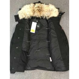 Diseñador de los hombres abajo de las mujeres chaqueta de gansos canadienses Parkers invierno con capucha gruesa abrigos cálidos Female773