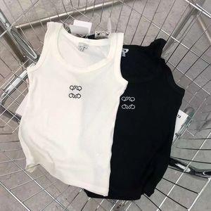 T-shirts top coupés tricots tricots de la broderie de concepteur sans manches sans manche