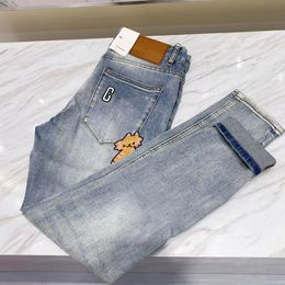 Jeans de créateur pour hommes, jeans brodés d'alphabet de chaton de dessin animé, coupe slim coréenne, pantalon élastique à la mode européenne