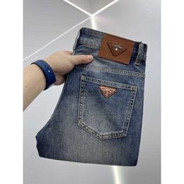 Designer Men's Jeans haut de gamme Brand à la mode Goods européens 24SS Printemps / été Triangled Triangle Elastic Slim Fit Small Foot Blue Blue pour Man HH76463