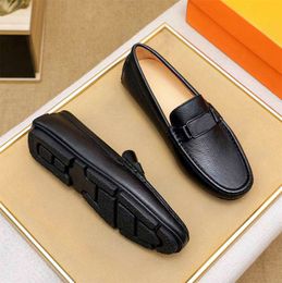 Chaussures décontractées en cuir pour hommes de créateurs Printemps et automne Nouvelle mode en cuir de vache Doudou Chaussures Chaussures habillées de créateurs Chaussures de conduite de haute qualité Boîte de ceinture en cuir pour hommes