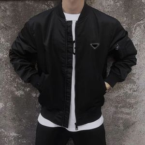 Mens Jacket Designer Classic Casual Brand Mens Jacked Shirt met zwarte zakken Decoreerde Aziatische maat V-hals Tri-Color Spring Coat