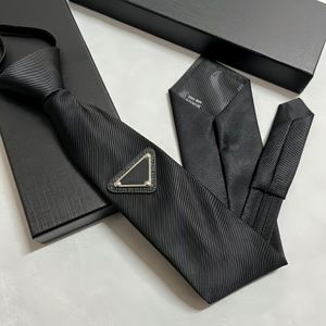Designer heren Prade Tie Luxe Tie mode lederen stropdas strik voor mannen en vrouwen met een patroonletter BLOS SOLIDE KLEMEN TOT 4 Kleuren Beschikbaar