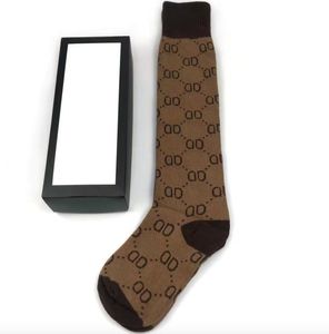 Chaussettes pour hommes de créateurs bas Designer Hommes Femmes Chaussettes bas de laine de haute qualité rues seniors chaussettes de genou confortables BQ3U