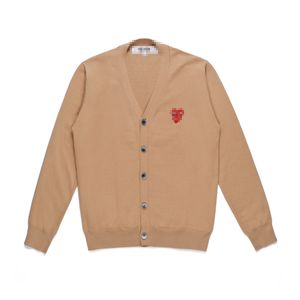 Suéteres de diseñador para hombre CDG Com Des Garcons Play Suéter de corazones dobles para mujer Cárdigan de lana con cuello en V y botones de color caqui Talla XL