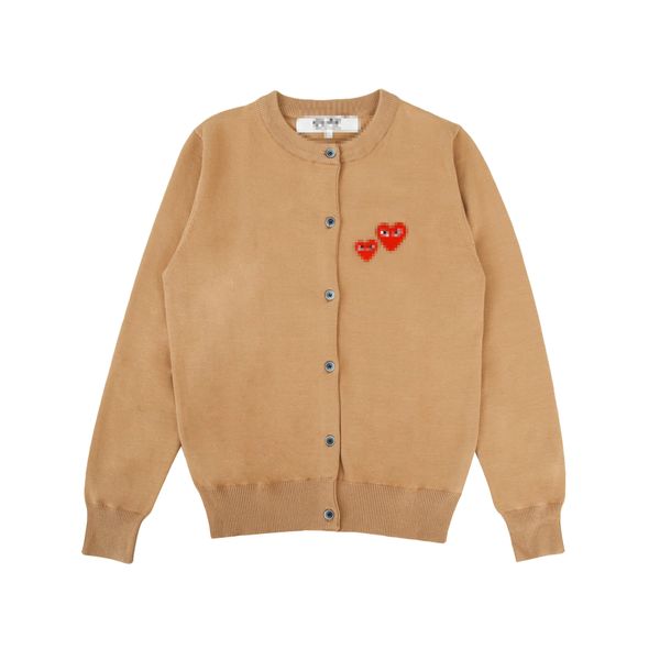 Suéteres de diseñador para hombre CDG Com Des Garçons Play Suéter de corazones rojos para mujer Botón de lana de albaricoque Cárdigan con cuello redondo Talla S M