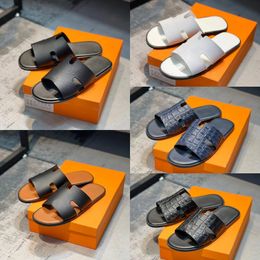 Designer Hommes Pantoufles Sandales En Cuir De Veau Flip Flop Été Paresseux Grande Plage Diapositives Occasionnelles Avec Sac À Poussière Casual Beach Sandalias EU38-45