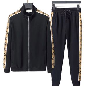 Survêtements pour hommes Designer Mens TrackSuit Luxe Hommes Sweatsuits à manches longues Classique Mode Poche Courir Casual Homme Vêtements Tenues Pantalon Veste Deux Pièces