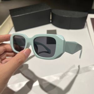 Designer Men Lunettes de soleil pour femmes Cadre PC Noir blanc Classic Small Frame Eyeglass Outdoor Travel Beach Fashion Decorative Sun Garses Eyewear Unisex SJ0310