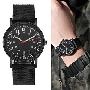 Designer Men Watches Luxury Brand Fashion Mens Quartz Watch canvas riem lumineuze handen mannelijke klok grote wijzerplaat waterdichte klassieke verstelbare polshorloge