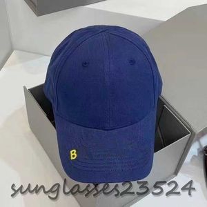 Designer Hommes Femmes Classique Alphabet casquette de baseball Snapback Cap Extérieur visière ajustable Super haute qualité multi-couleur Chapeau bleu avec broderie jaune