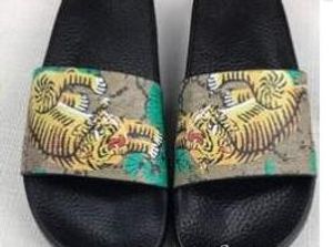 Designer hommes femmes nouveauté pantoufles chaussures 2020 été mode large plat sandales glissantes pantoufle tongs taille 35-45 boîte à fleurs