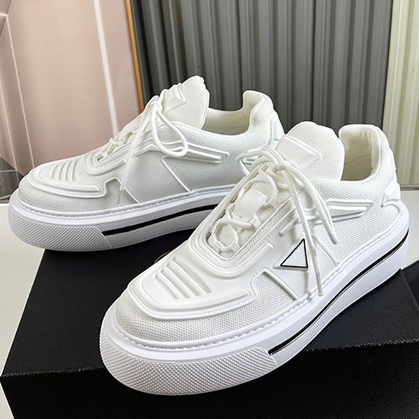 Designer Mens Plate-forme Casual Chaussures En Cuir Hommes Chaussures De Sport Triangle Signature De Luxe Rétro En Plein Air Tablette Noir Et Blanc Hommes Chaussures De Sport En Plein Air