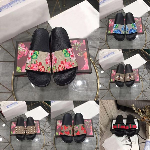 Diseñador Hombres Mujeres Zapatillas Diapositivas de goma Sandalia Floraciones planas Fresa Tigre Abejas Verde Rojo Blanco Zapatos web Playa de verano Chanclas al aire libre 35-48