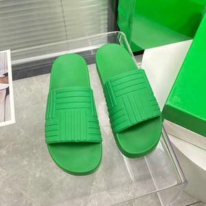 Designer Hommes Femmes Pantoufles Sandales Diapositives Tissu Caoutchouc Fourrure Coton Semelle Extérieure Herbe Vert Fond Épais Mens Slipper Wedge Moelleux Lettrage Mot 35-45